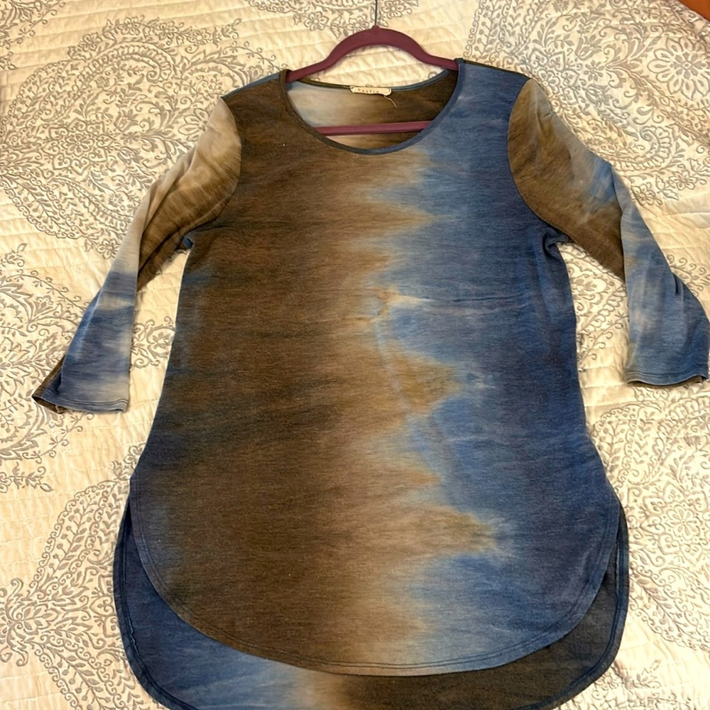Hi-lo three quarter sleeve tunic
